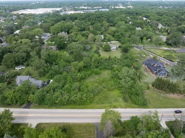 315 & 335 Saint Marys Rd N, Libertyville, IL 60048