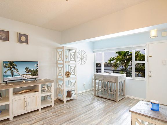 4th image of 9 N Birch Road #401