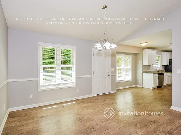303 Park Sq — Photo 4