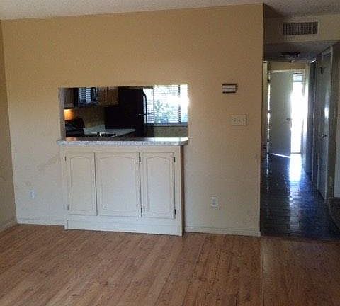 Pass thru to kitchen from dining