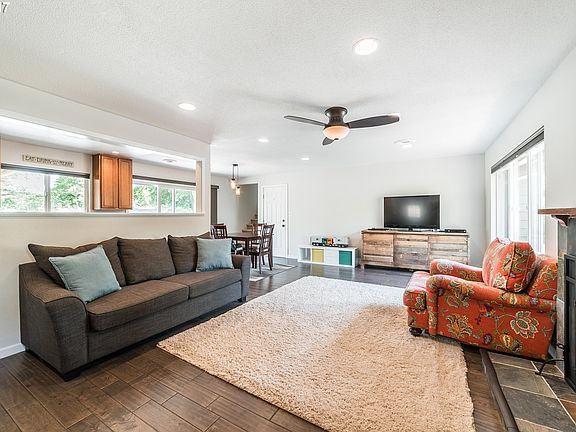 4th image of 2693 Lafave St