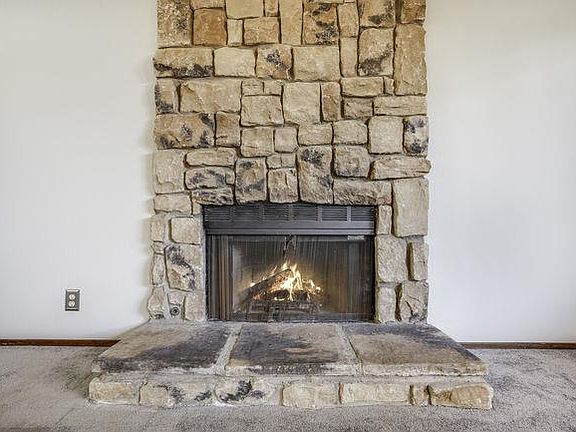 5th image of 4984 Westmont Ave