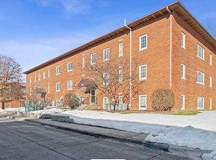 512 Grandview Ct, Iowa City, IA 52246