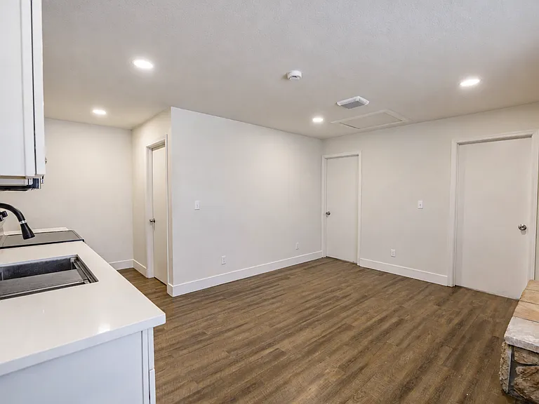 8840 San Vicente Ave — Photo 3