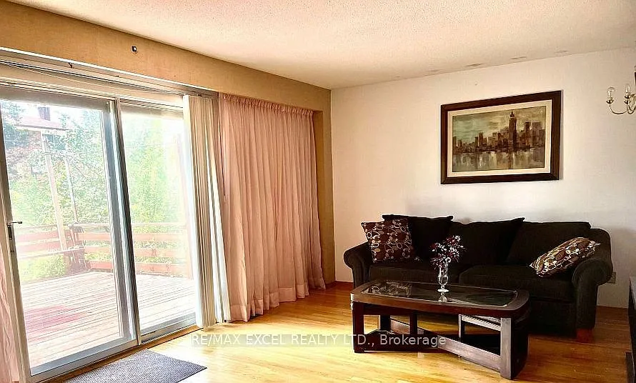 3 bed, $1,530 — Photo 2