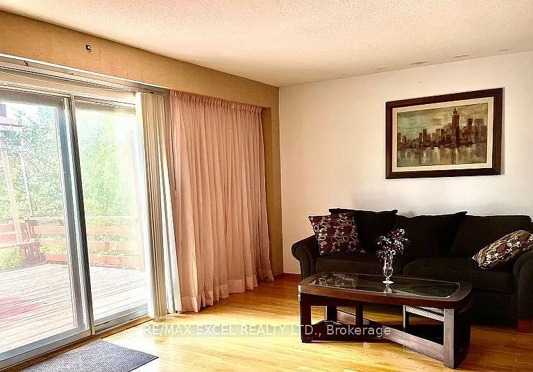 44 Applemore Rd W — Photo 2