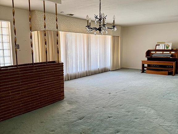4th image of 1225 N Avenue F