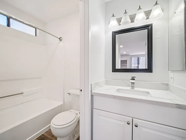 6310 Sylmar Ave — Photo 57