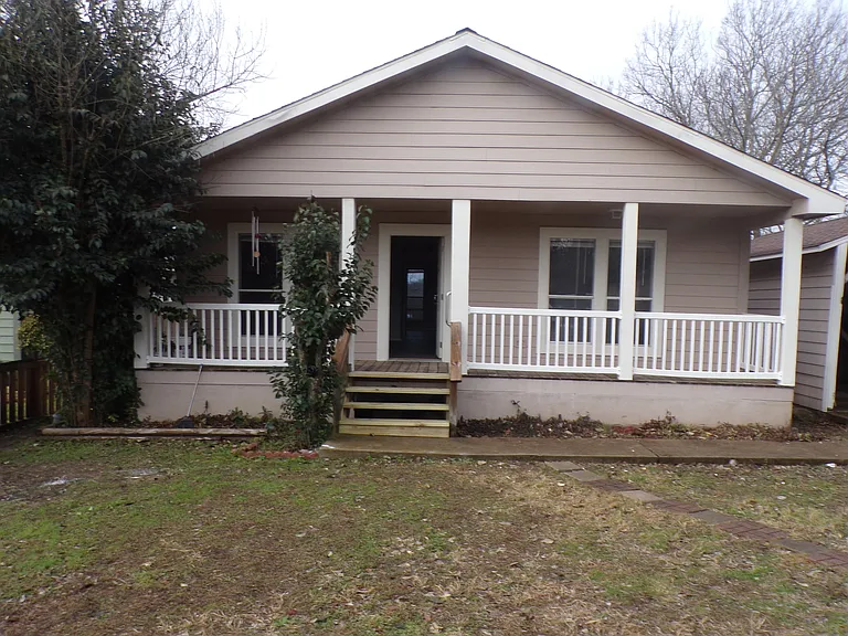 1305 Jones St — Photo 1