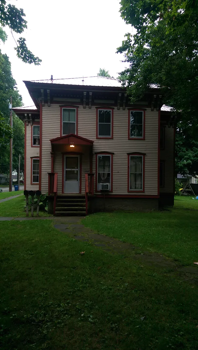305 Rose St #2 photo 1