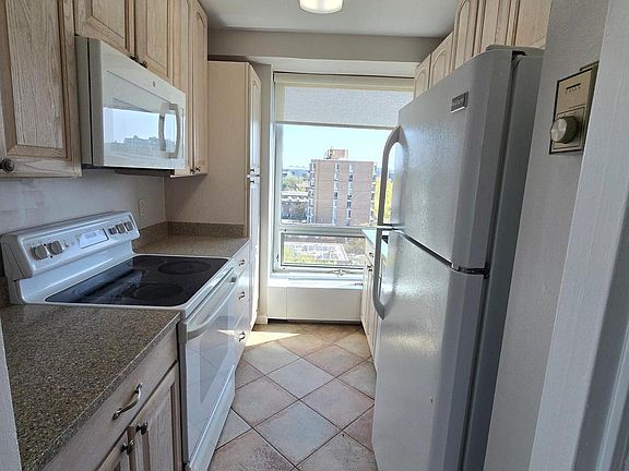 5th image of 1435 4th St SW APT B712