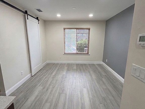 3rd image of 42 Tennyson Dr