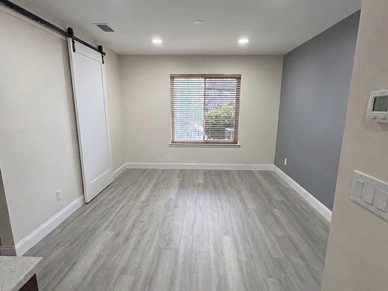 42 Tennyson Dr — Photo 3