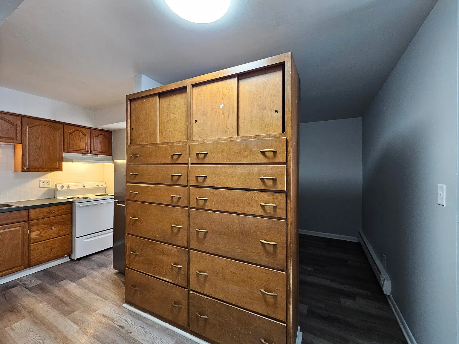 1 bed, 700 sqft, $1,350 — Photo 3