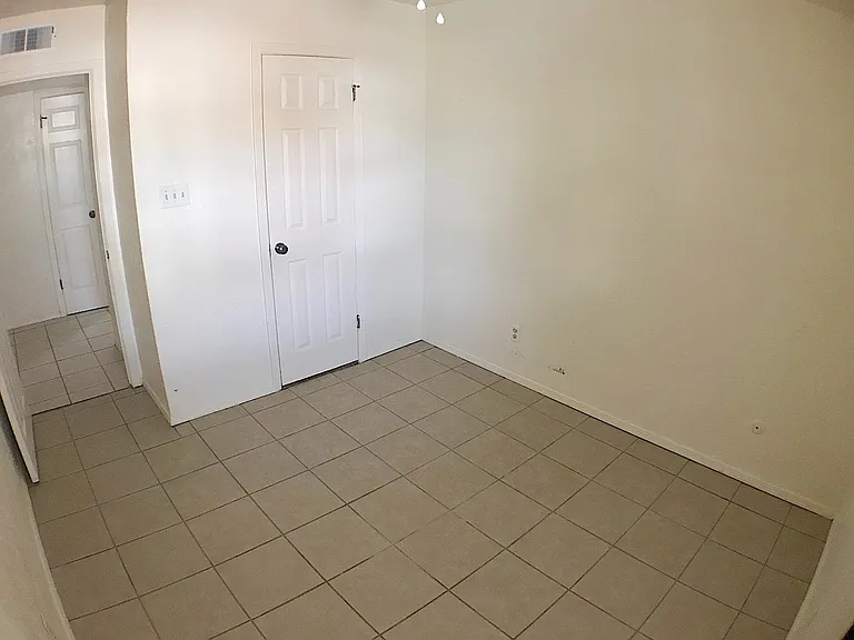 2418 Pittsburg Ave — Photo 17