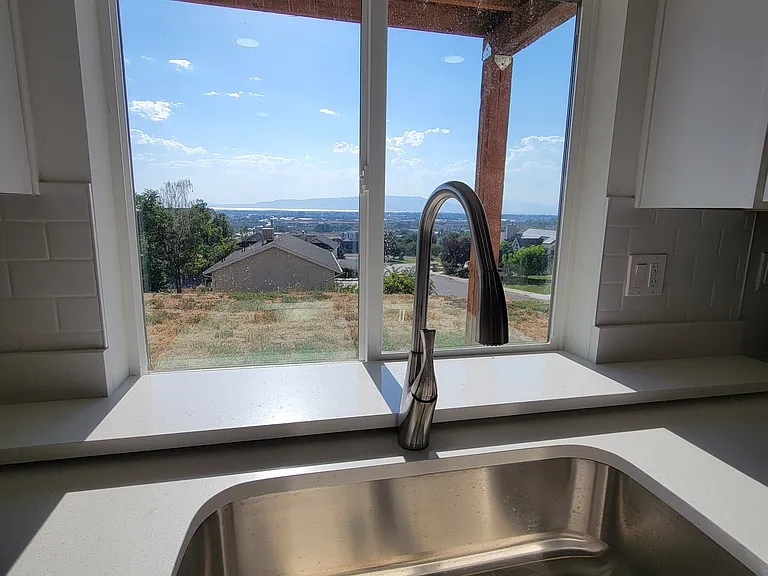 1754 California Ave — Photo 2