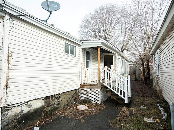 3rd image of 136 Steuben St
