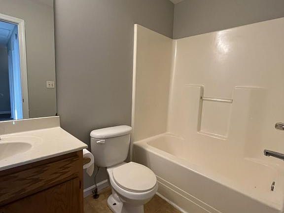 4th image of 217 Elkchester Cir