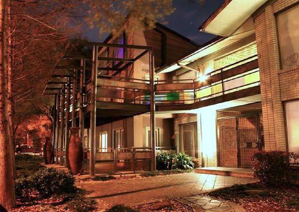 5908 Gaston - PLAZA Facade Night