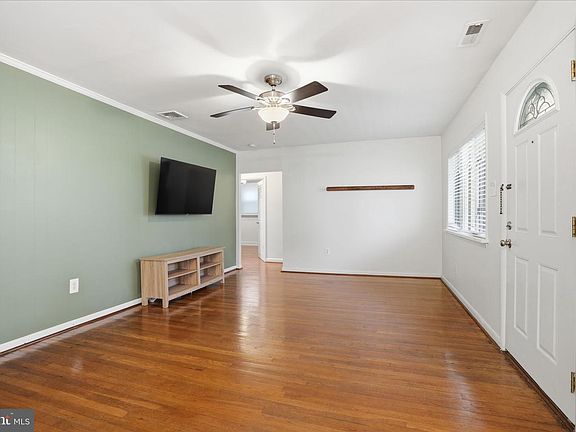 5th image of 329 Madison Ave