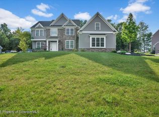 1165 Woodberry Dr, Mountain Top, PA 18707