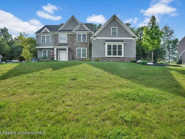 1165 Woodberry Dr, Mountain Top, PA 18707
