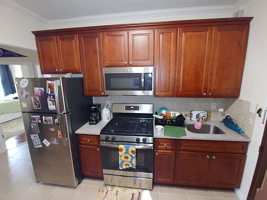 Rented by Halvatzis Realty | media 1