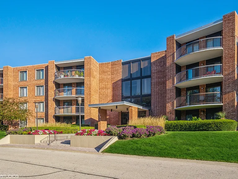 1515 E Central Rd #318C — Photo 1