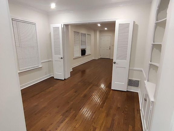 3rd image of 750 N Saint Andrews Pl
