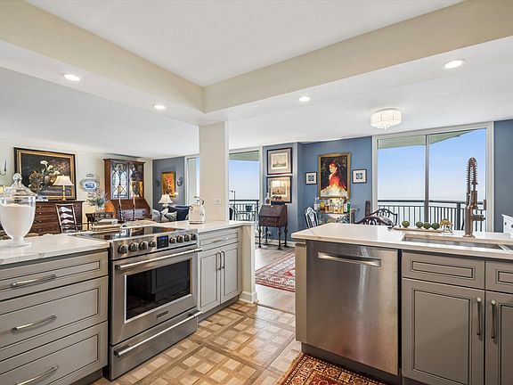 2nd image of 6007 N Sheridan Rd APT 15B