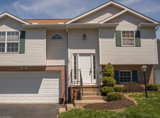 18 River Ridge Ln, Munroe Falls, OH 44262