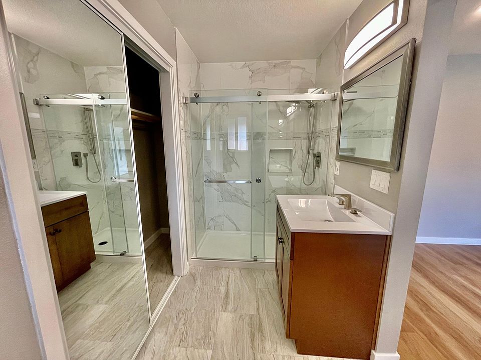 1st image of 2120 Surrey Pl