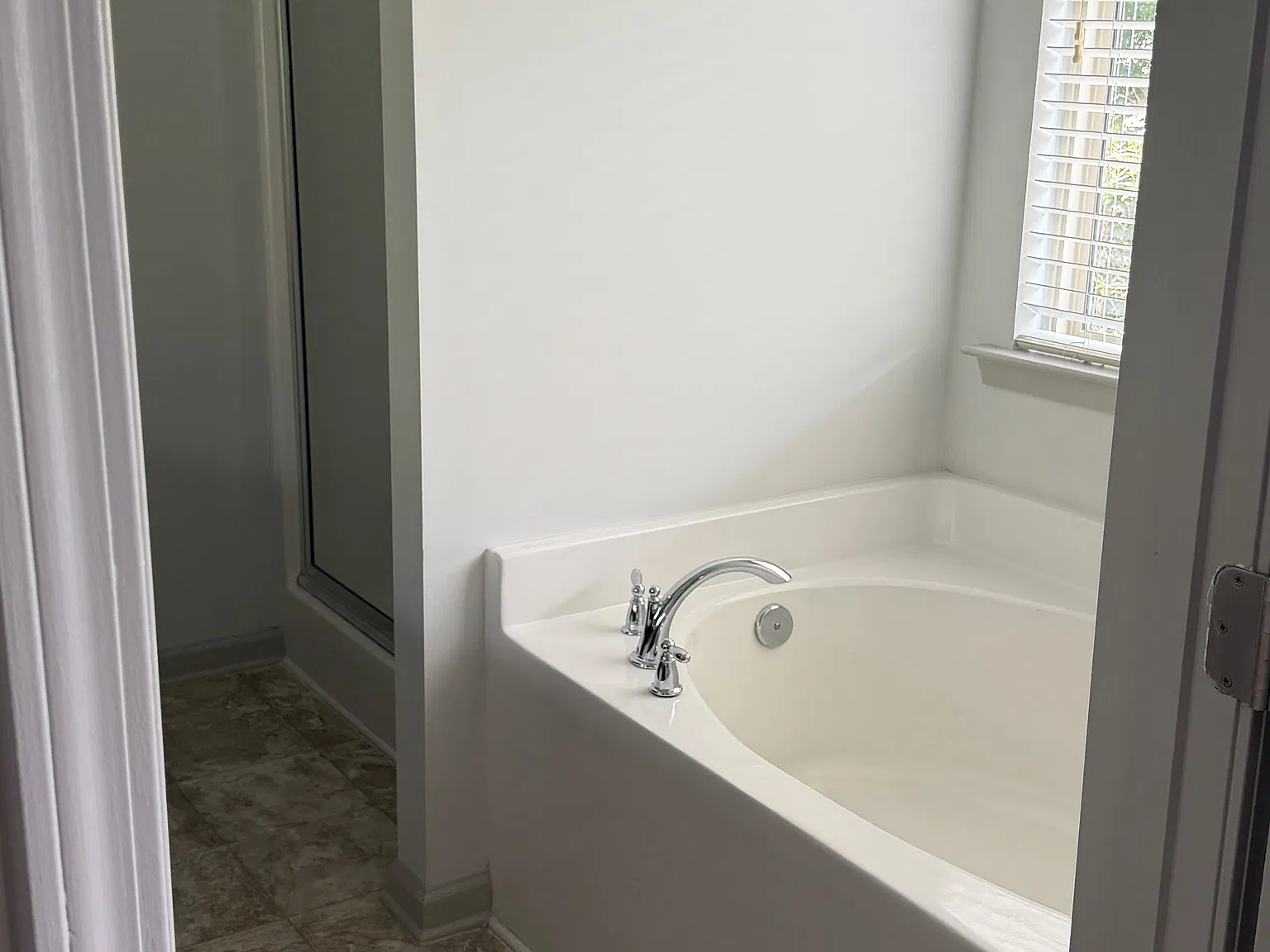 3 bed, 1994 sqft, $2,550 — Photo 2