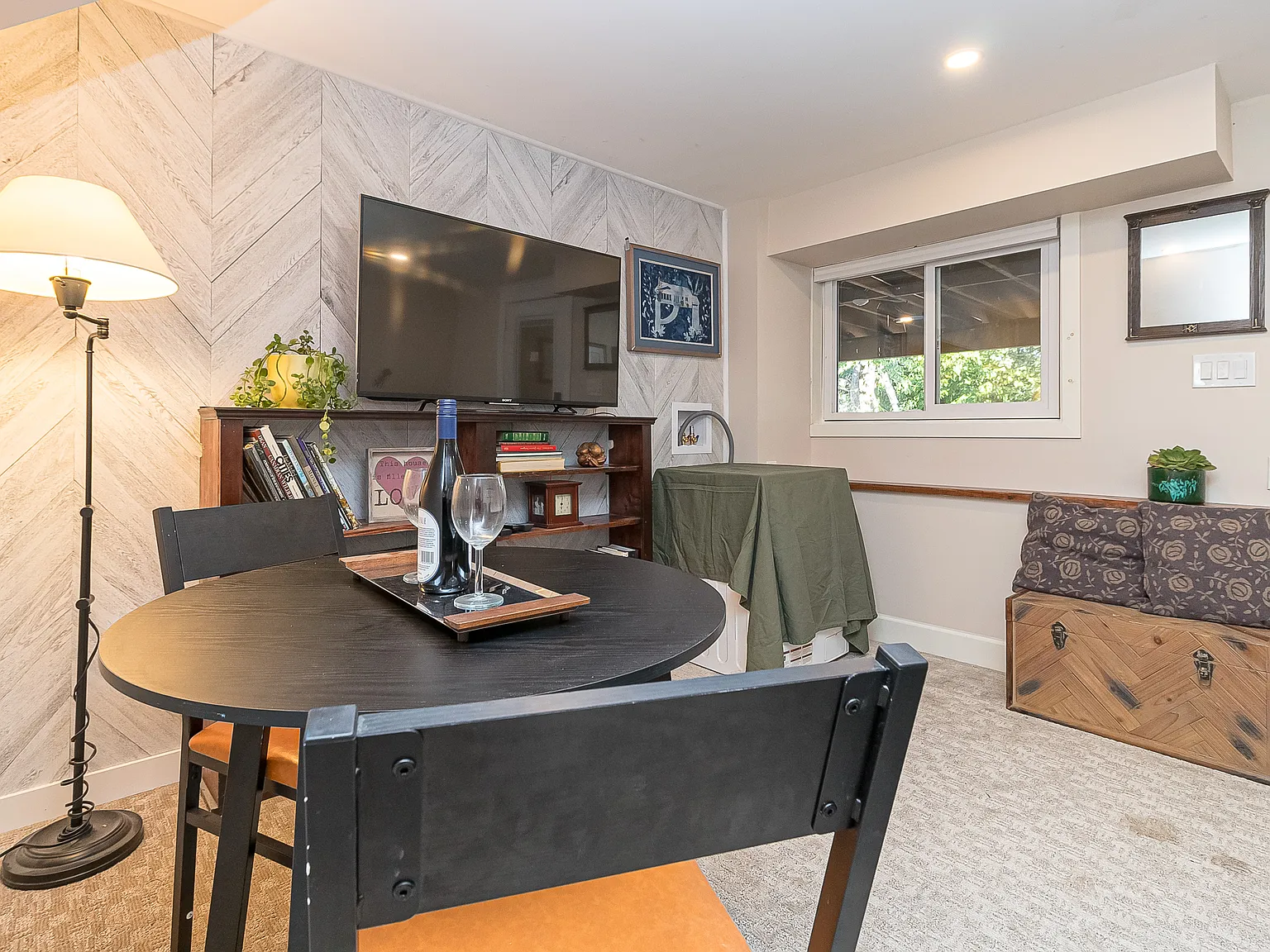 Nicholson St, Saanich — Photo 4