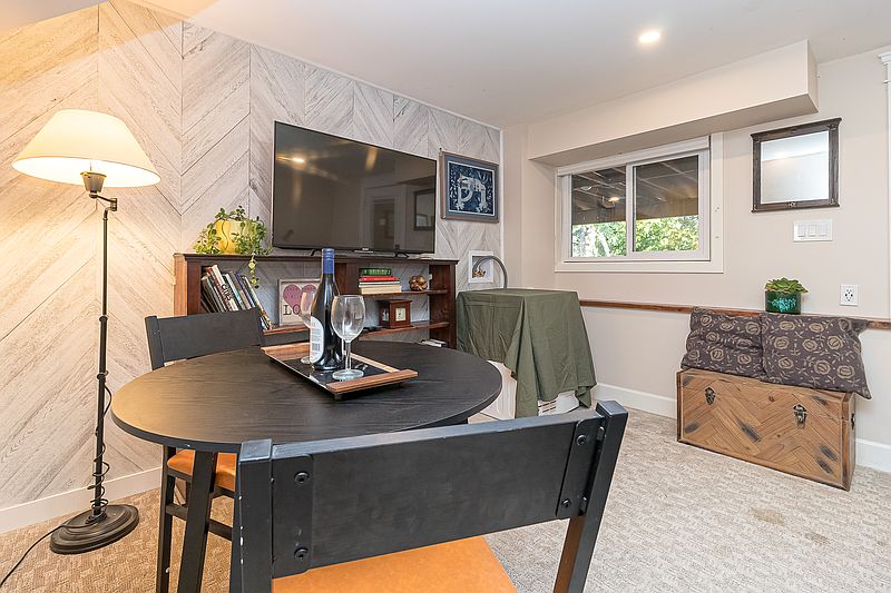 Saanich House for rent - 2 Bedrooms — photo 3