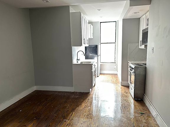 2nd image of 233 E 111th St APT 7