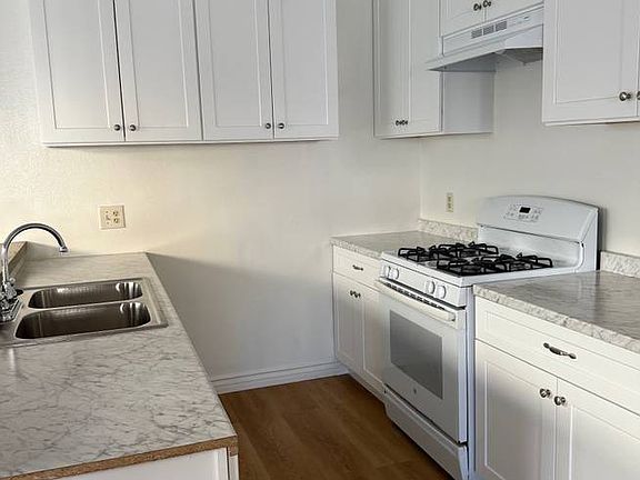 4th image of 4816 Rosewood Ave