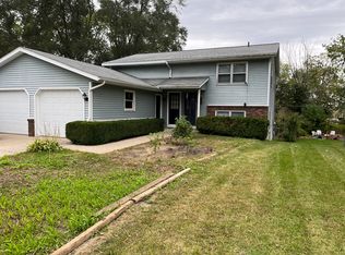 673 E 10th St, Holland, MI 49423