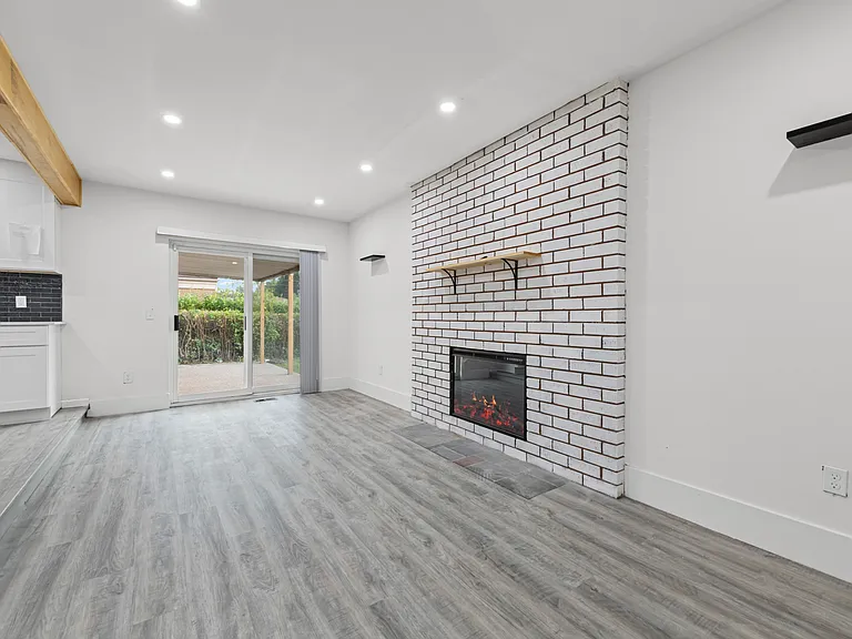 32447 Hawthorne Dr — Photo 5