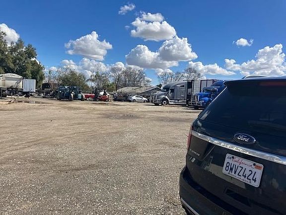 4th image of 2475 S Orange Ave