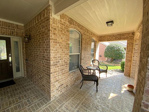 2nd image of 7466 Saint Petersburg Dr