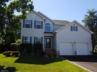 16 Bogart Dr, Bridgewater, NJ 08807