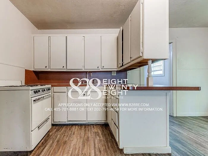 320 Castro St — Photo 26