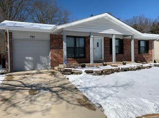 721 Vanderville Dr, Fenton, MO