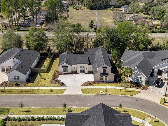 4th image of 1044 SW 120th Dr