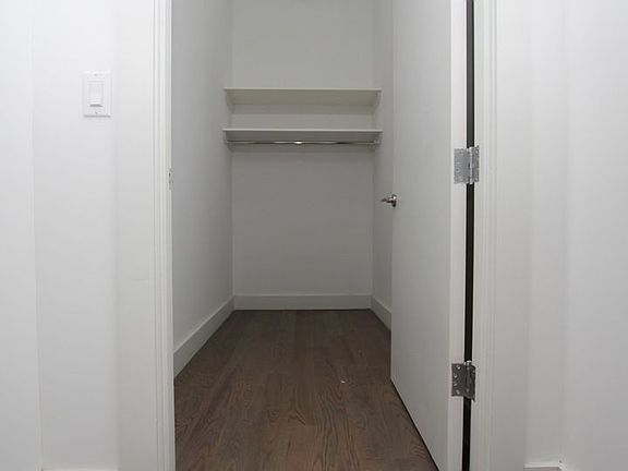 5th image of 997 Jefferson Ave APT 1B