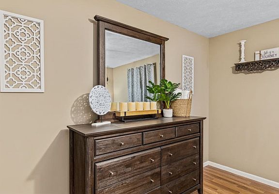 5th image of 113 Wood Ct APT 2