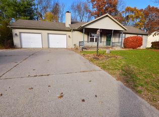 10231 Ashleys Meadow Dr, Granger, IN 46530
