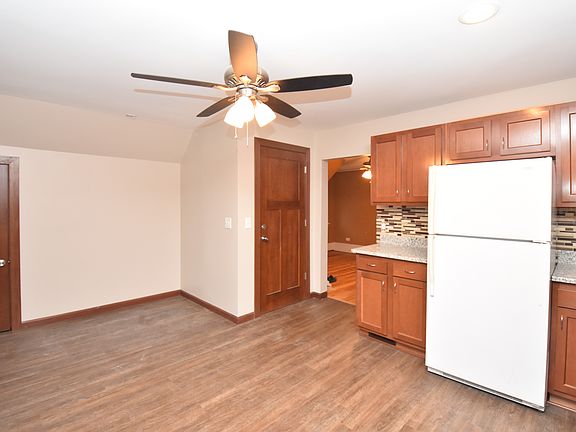 3rd image of 229 2nd Ave S #2