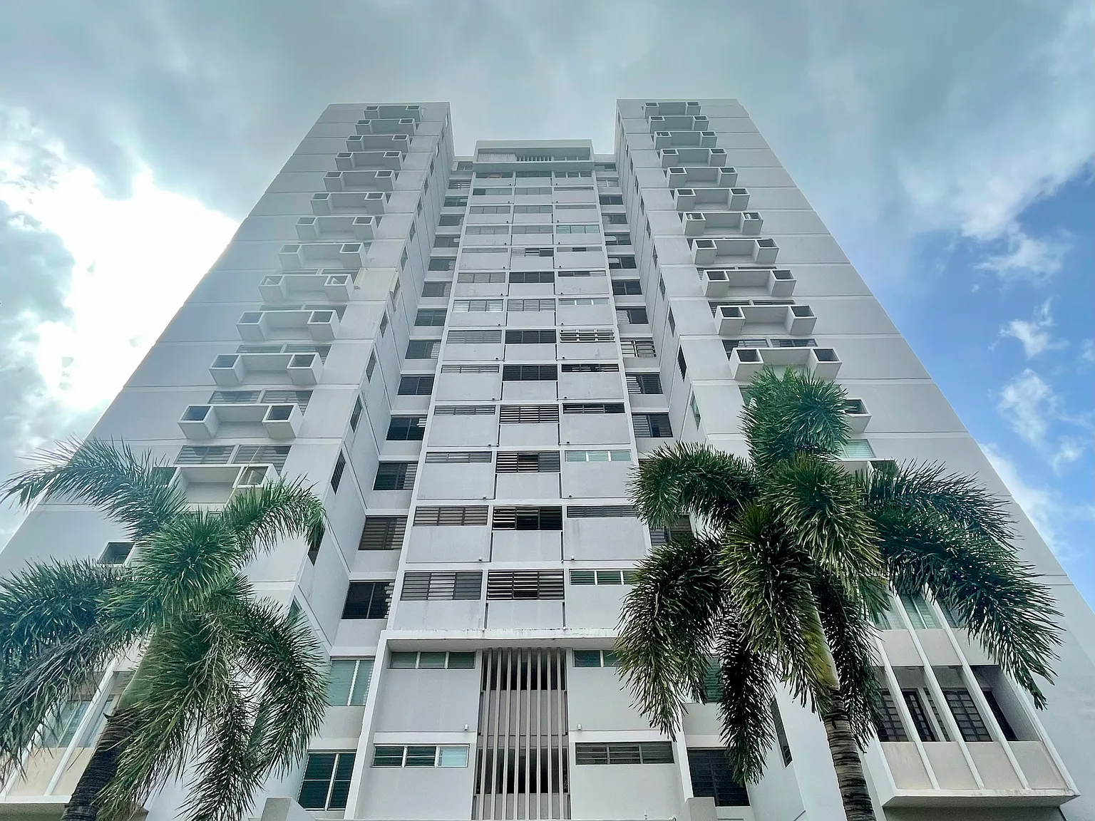 1 Palm Cir — Photo 1